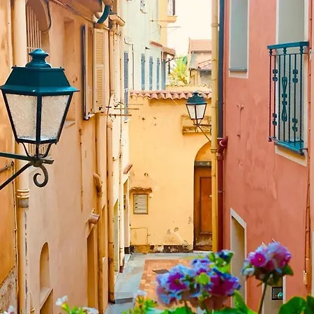 Welcome In The Cozy Blue Nest Pedestrian Menton